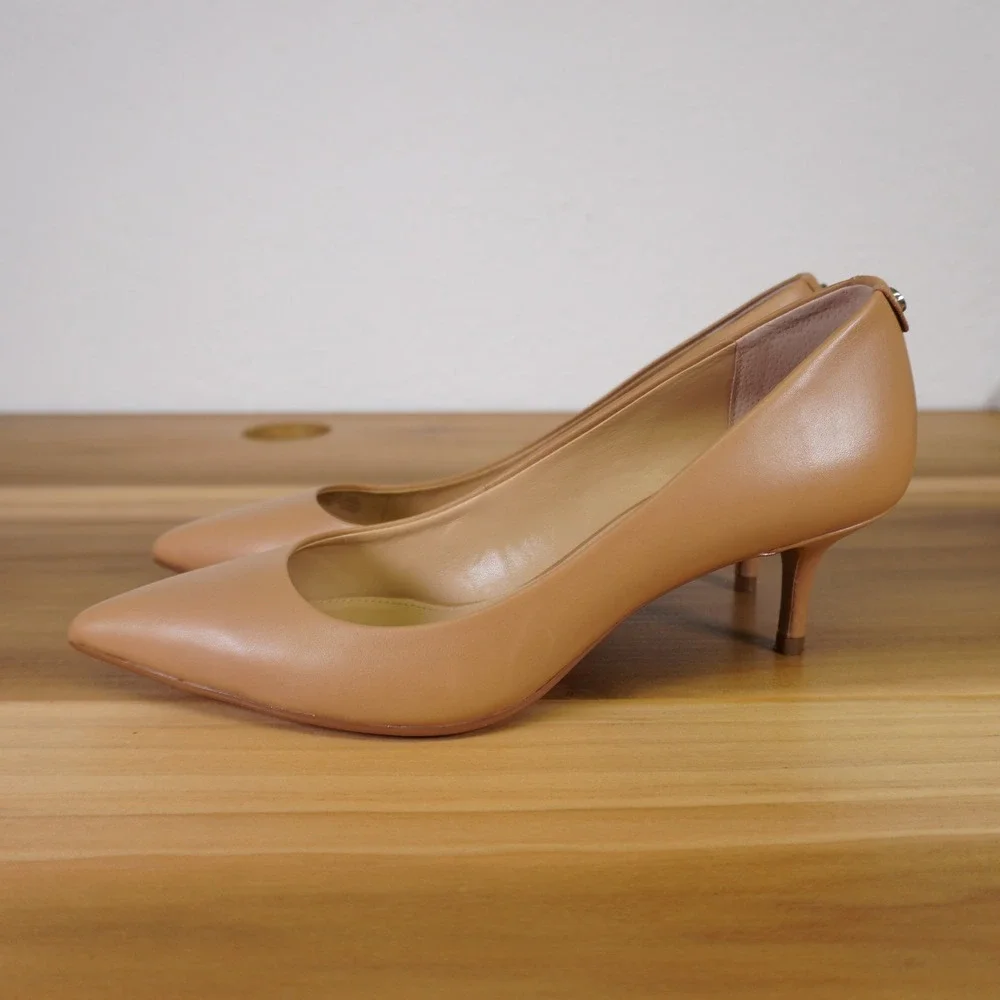 Michael Kors Dorothy Flex Pump Womens 7.5M Tan Leather Kitten Heel Pointed Toe